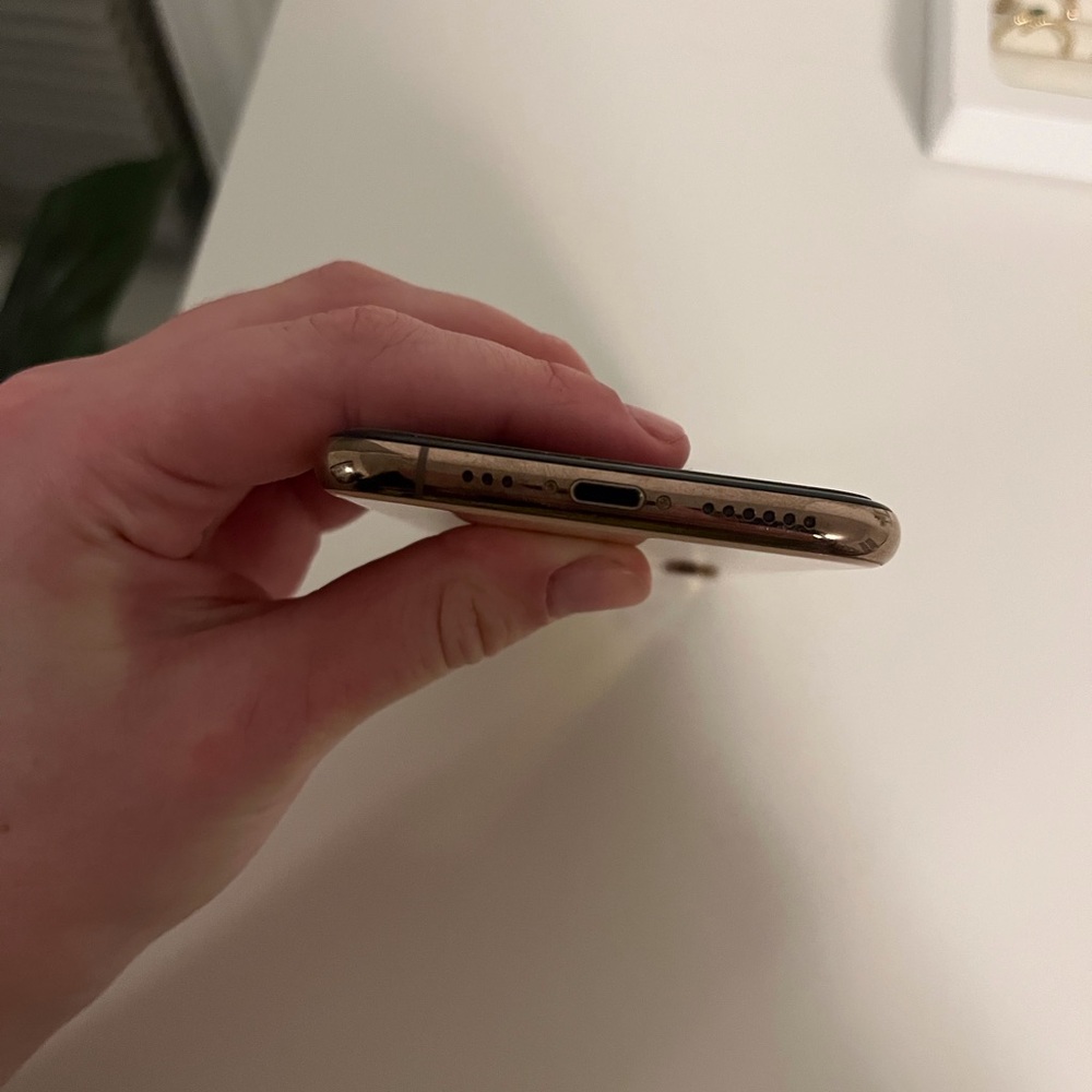 Unlocked iPhone XS Rose Gold 256G - Picture 4 of 8